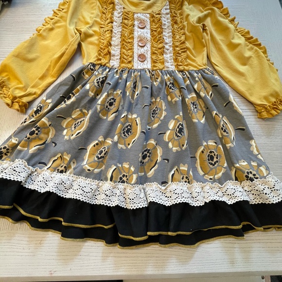 TuTu & Lulu, lace and ruffled Dress @ matching pants in Sz 7-8 - Picture 2 of 9